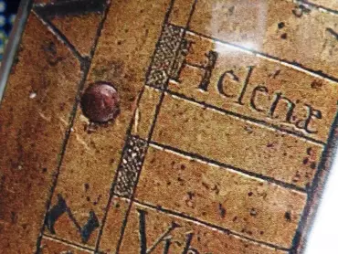 Část juliánského kalendáře připojeného k Fabriciovu planisfériu s vyznačenými svátky sv. Heleny (Helenae) a sv. Urbana (Vrbani).